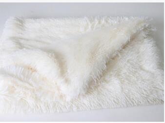 Soft Plush Pet Blanket for Dogs & Cats – Wool & Polyester Washable Throw for Bed, Couch, or Crate – Warm Dog Blanket for Winter