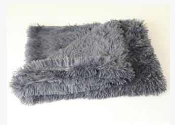 Soft Plush Pet Blanket for Dogs & Cats – Wool & Polyester Washable Throw for Bed, Couch, or Crate – Warm Dog Blanket for Winter